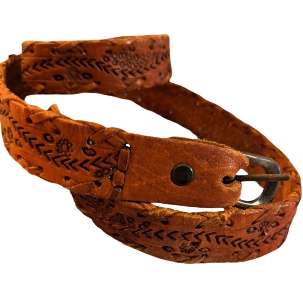 Women's vintage Leegin hand tooled leather braided belt with‎ floral details